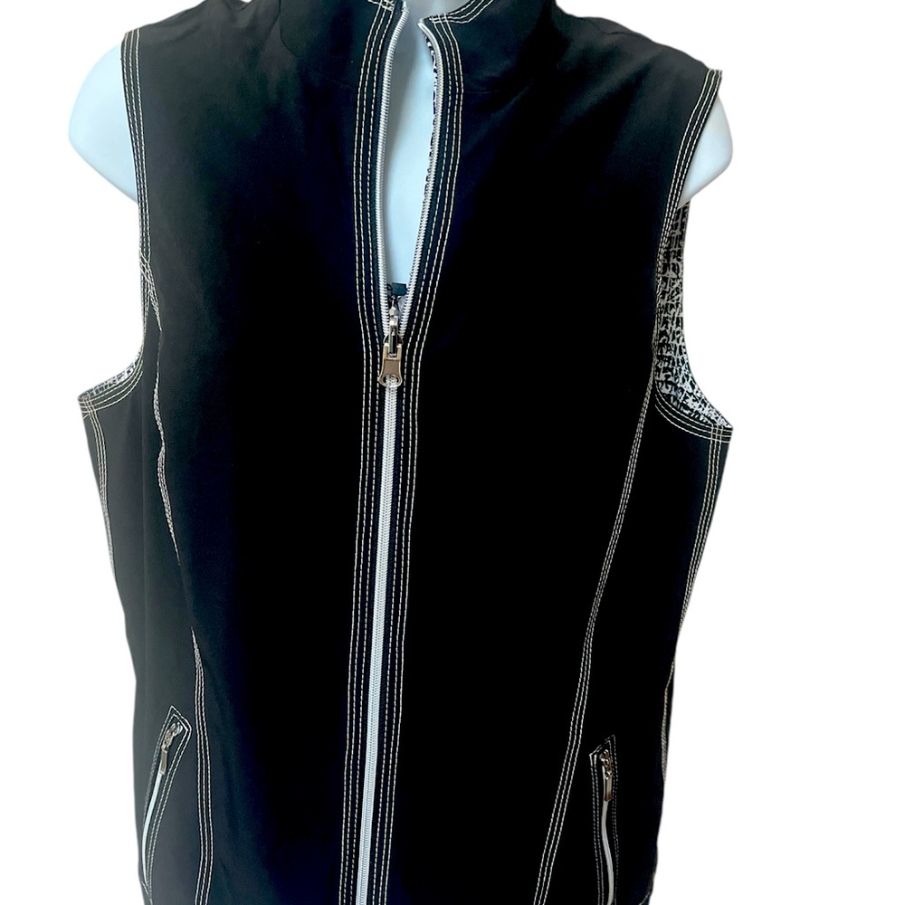 Chico's Zenergy black vest Sz 1 (Size 1 is a 8)